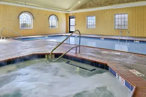 Super 8 by Wyndham Bowling Green North - Piscine