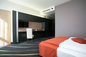 Best Western Plus Lakeside Hotel - Room