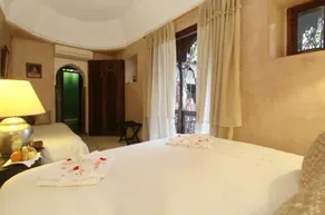 Riad Samsara - Camera