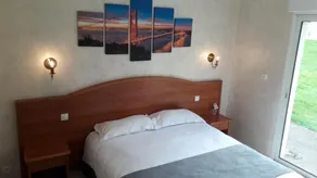 Logis - Hostellerie Le Chatel Nangis - Værelse