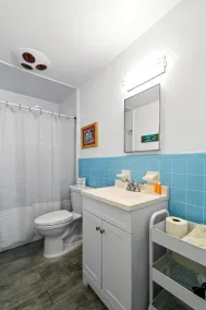 Sunshine shores boutique apartments - Bathroom