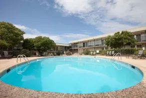 Days Inn by Wyndham Clinton OK - Pool