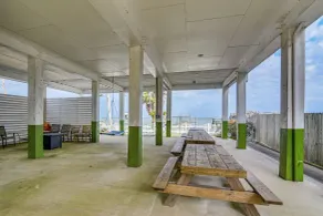 Saltwater Pool! Epic Galveston Bay Group Getaway! - Innvendig