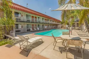 Motel 6-Fresno, CA - Yosemite Hwy - Pool
