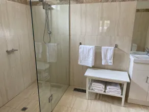 Fairbank House - Bathroom