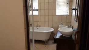 Tsessebe Guesthouse - Bathroom