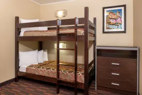 Best Western Plus Raffles Inn & Suites - Chambre