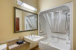 Best Western Plus Springfield Airport Inn - Salle de bain