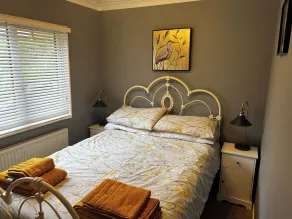 22 Two Little Ducks - Room