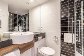 Premier Inn Hamburg City Alster - Bathroom