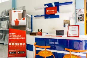 RedDoorz near Benteng Van Den Bosch - Reception