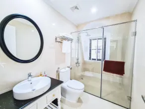 Dragon Hotel - Bathroom