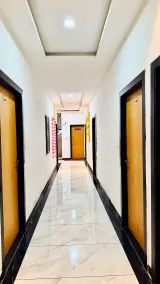Hotel Raj Inn - Lobby