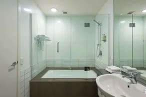 Marina Apartments - Element Escapes - Bathroom