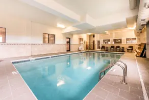 Comfort Inn & Suites Streetsboro - Kent - Piscine