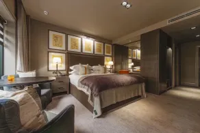 Dakota Leeds - Room