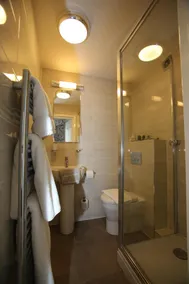 The Cordelia - Bathroom