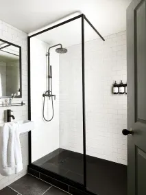 The George - Bathroom
