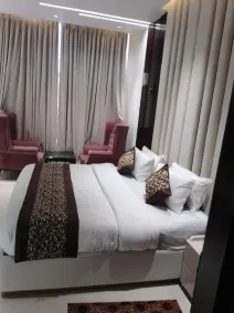 Green Castle - Room