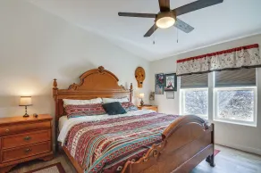 13 Mi to Lake Powell: Mtn-View Home w/ Deck & BBQ - Innenbereich