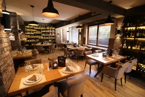 Hotel Aristocrat & Fish Restaurant - Restaurant