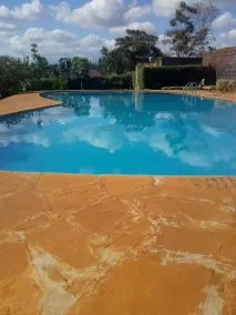 Maanet Gardens Kutus - Pool