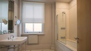 Woodlands Park Hotel - Bathroom