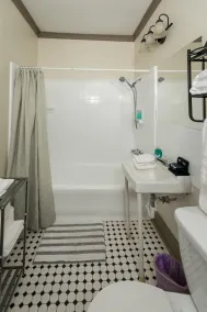Memphis Belvedere Suites - Bathroom