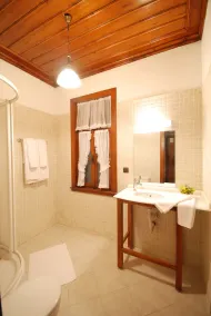 And Hotel - Bathroom
