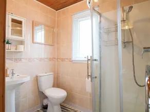 The Log Cabin - Bathroom