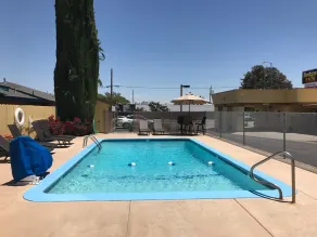 Budget Inn - Piscine