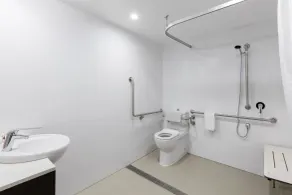 Travelodge Hotel Sydney Airport - Bathroom