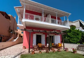 Irini Seaside Studios - Inngangsparti