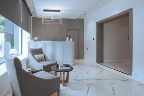 Knightsbridge Hotel and Suites  - Indgang