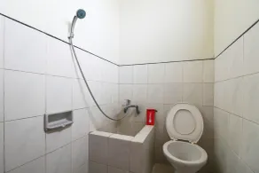 RedDoorz near Sarangan Lake - Badezimmer