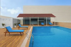 Courtyard by Marriott Bilaspur - Piscina