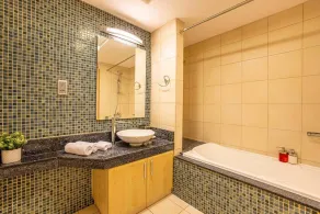 Spacious New Furnished 2br M Palm Jumeirah - Bathroom
