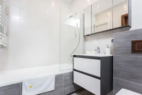 InPoint One Bedroom Apartment with Balcony Self Check-In near Vistula River&Tauron Arena - Baño