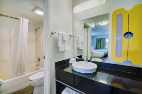 Studio 6-Tucson, AZ - Irvington Road - Baño