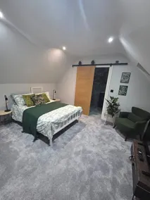 Luxurious 5-bedroom House Rental With Scenic Countryside Views - Værelse