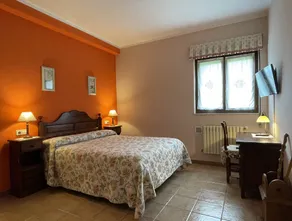 Santu Colás - Room