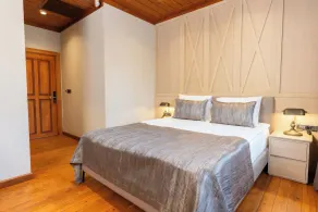 Dumos - Room