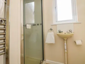Pentewan - Bathroom