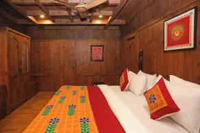 Ekta Houseboat by CheckIn, Statue of Unity Kevadia - Rom