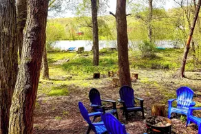 Spacious Lakefront Home w/ Private Hot Tub - Interiör