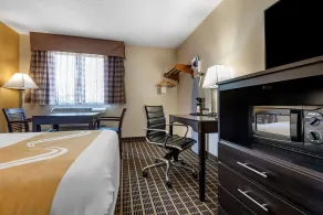 Quality Inn & Suites Warren - Værelse