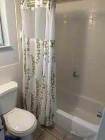 THE FLORIDIAN INN - Bathroom
