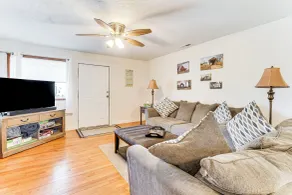 Mins to Local Attractions: Pet Friendly w/ Yard! - Innvendig