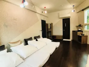 Bi Xuelin - Room