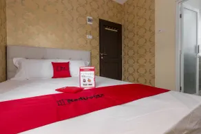 RedDoorz Plus @ Cipete Damai - Room